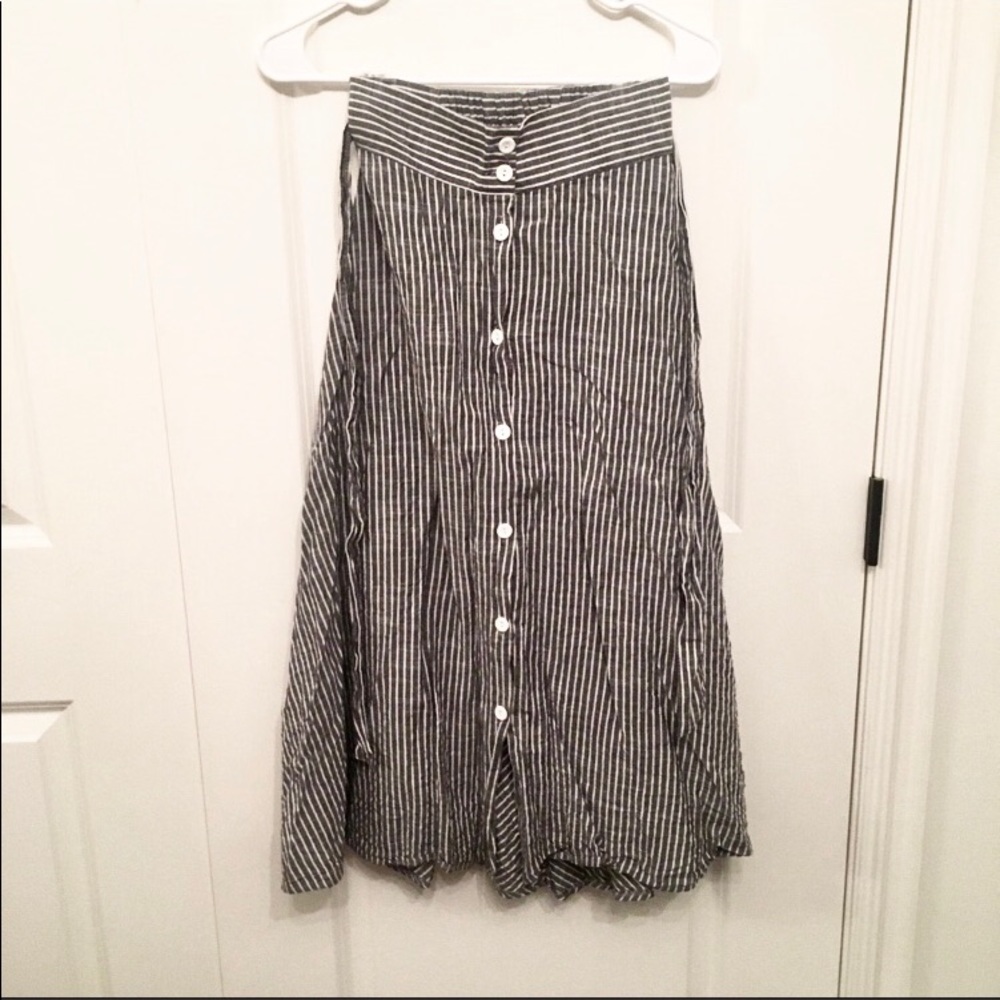 Gray striped midi skirt - Picture 2 of 2
